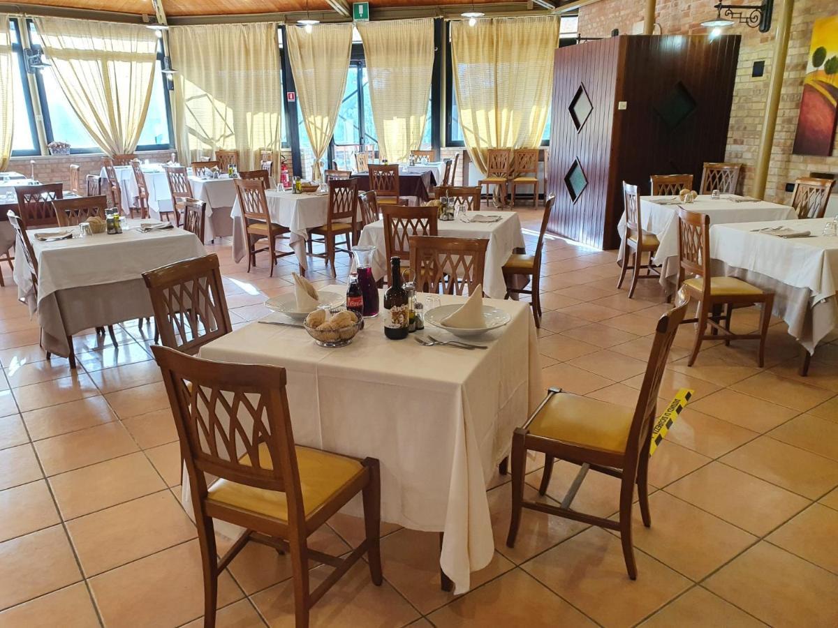 Hotel Holiday فوجيا المظهر الخارجي الصورة
