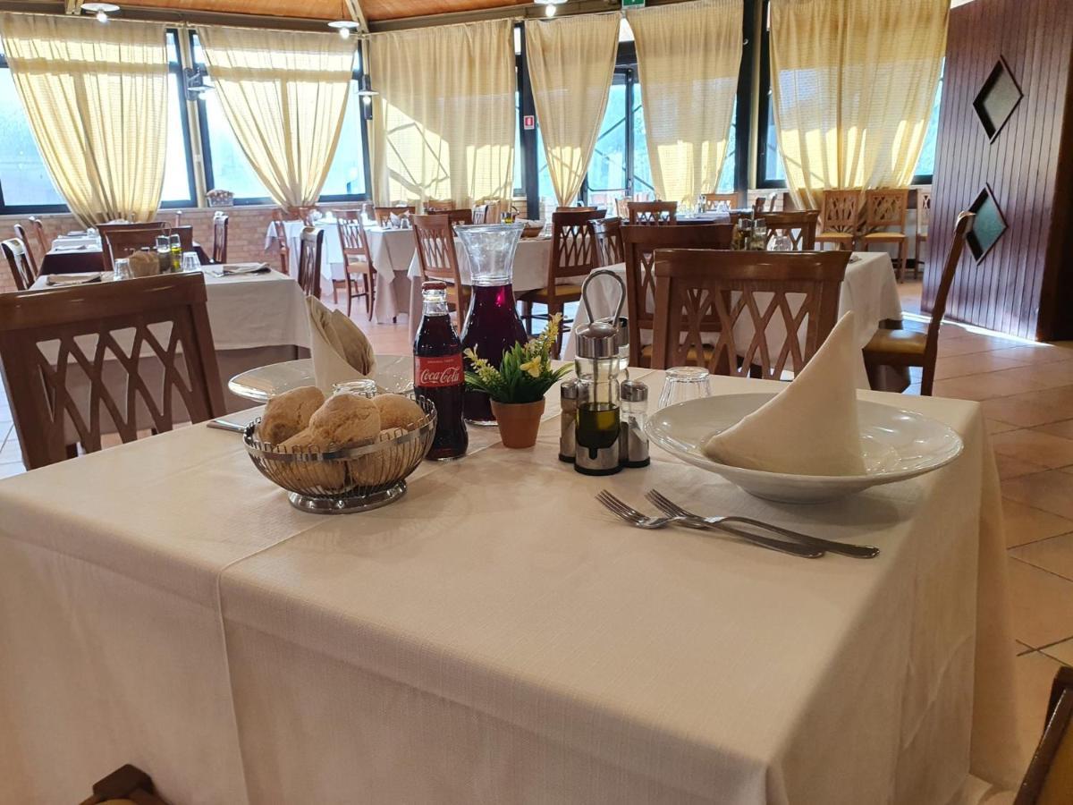 Hotel Holiday فوجيا المظهر الخارجي الصورة
