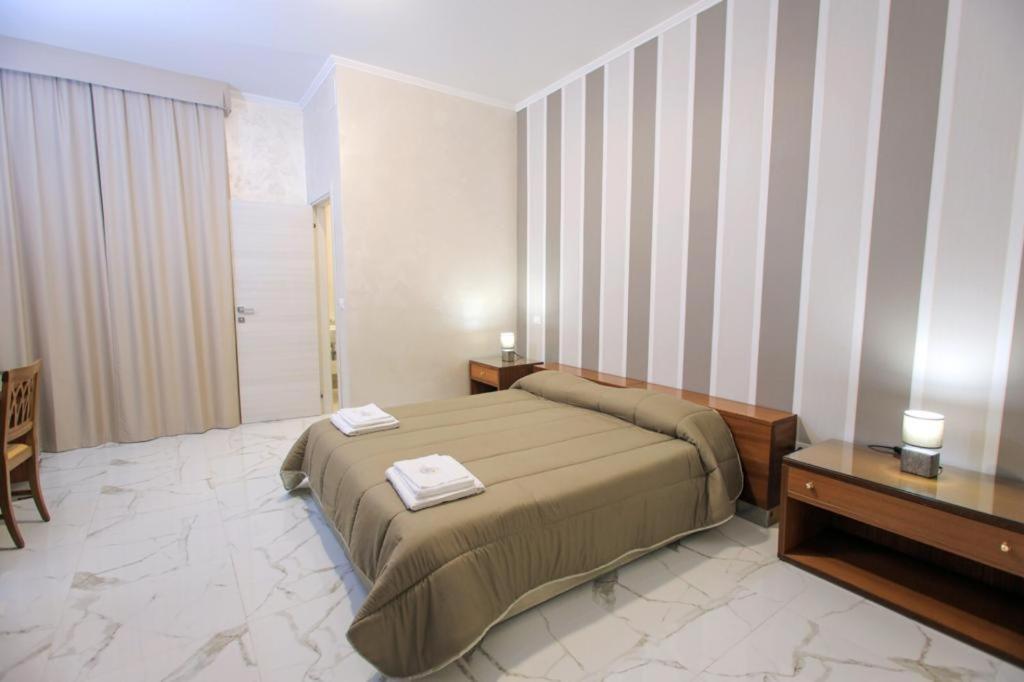 Hotel Holiday فوجيا المظهر الخارجي الصورة