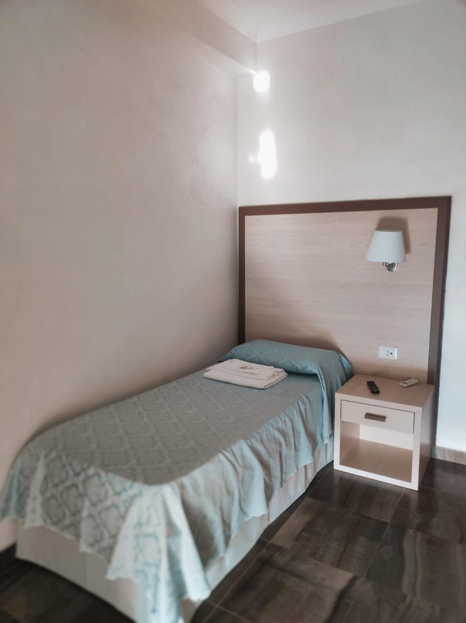 Hotel Holiday فوجيا المظهر الخارجي الصورة