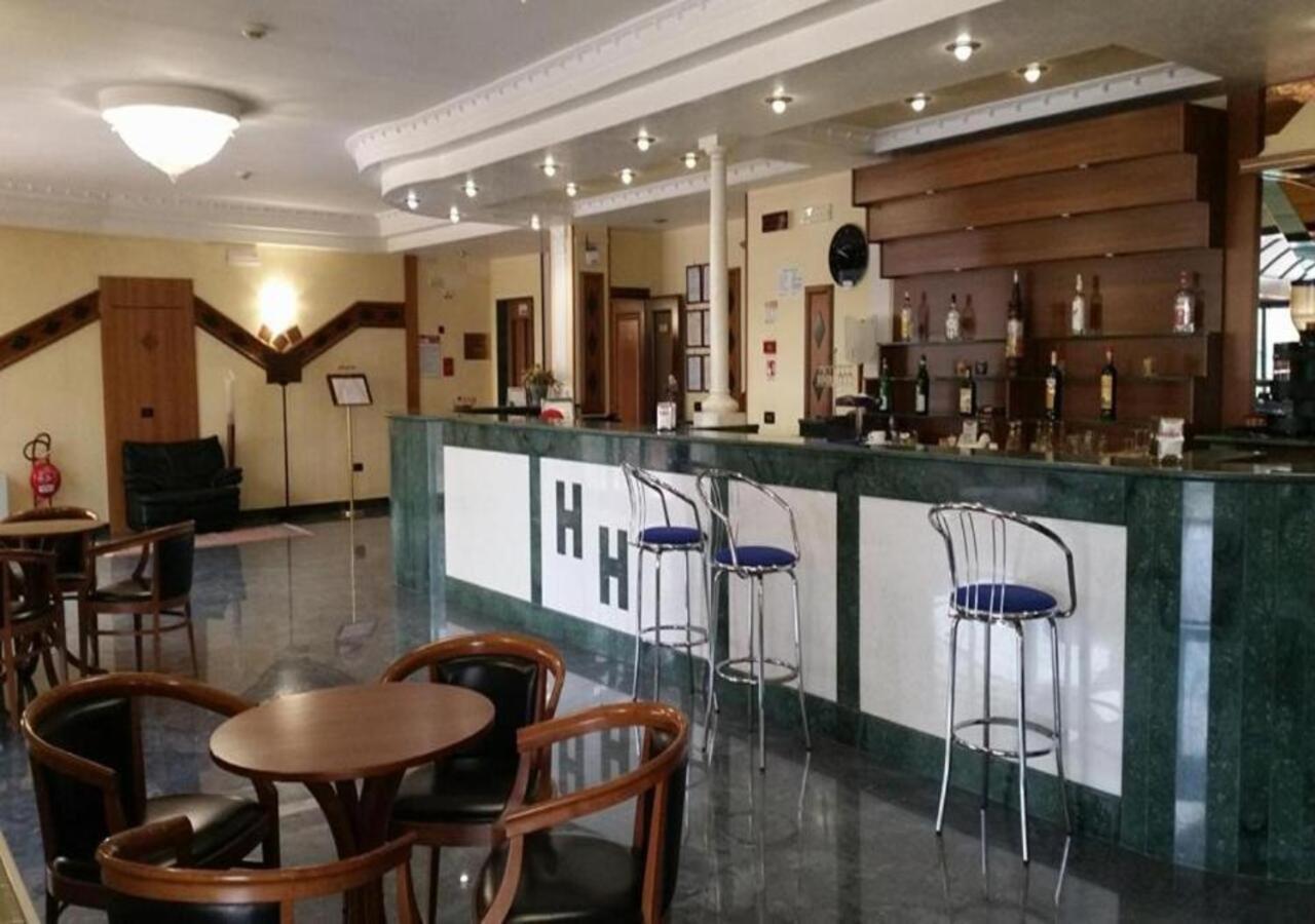 Hotel Holiday فوجيا المظهر الخارجي الصورة