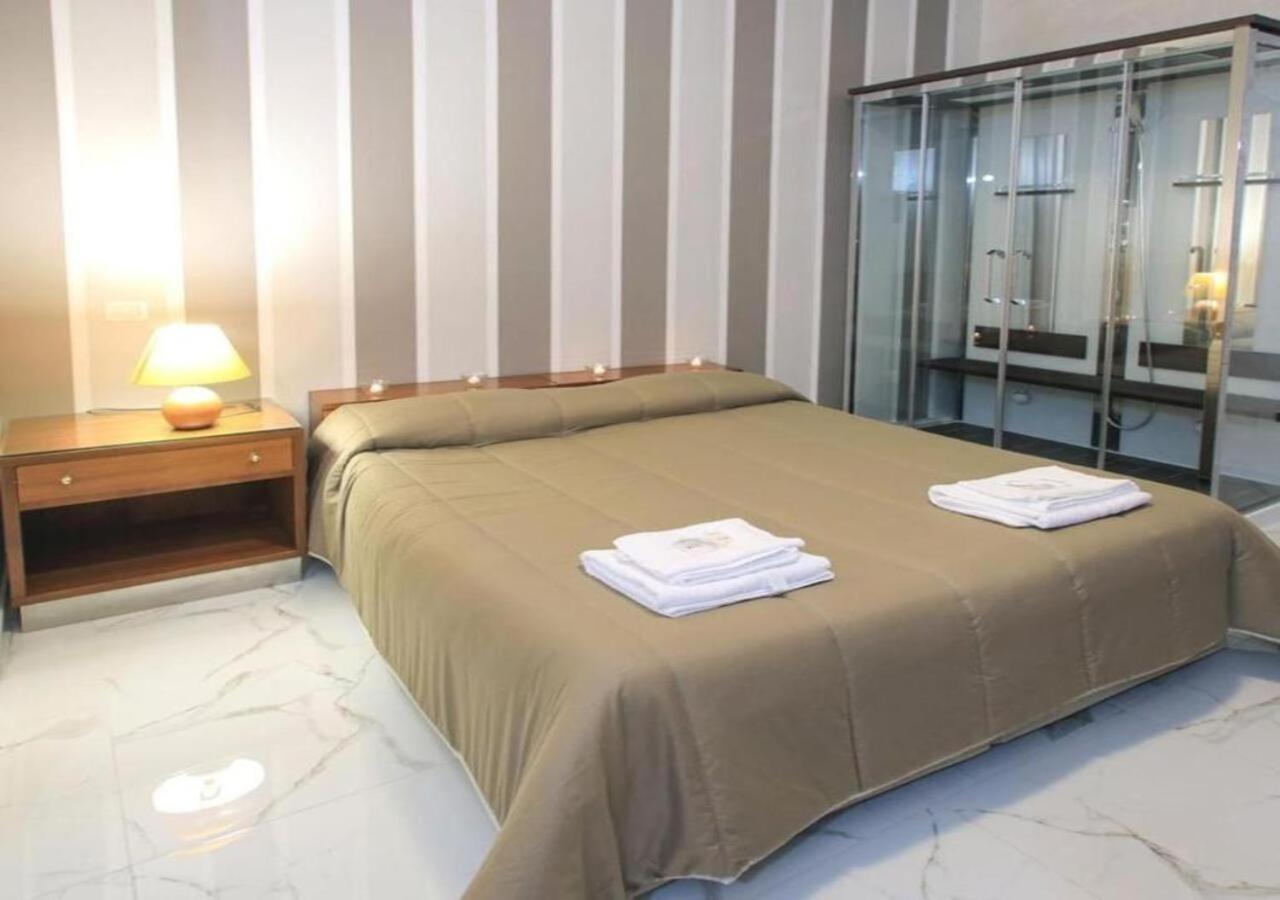 Hotel Holiday فوجيا المظهر الخارجي الصورة