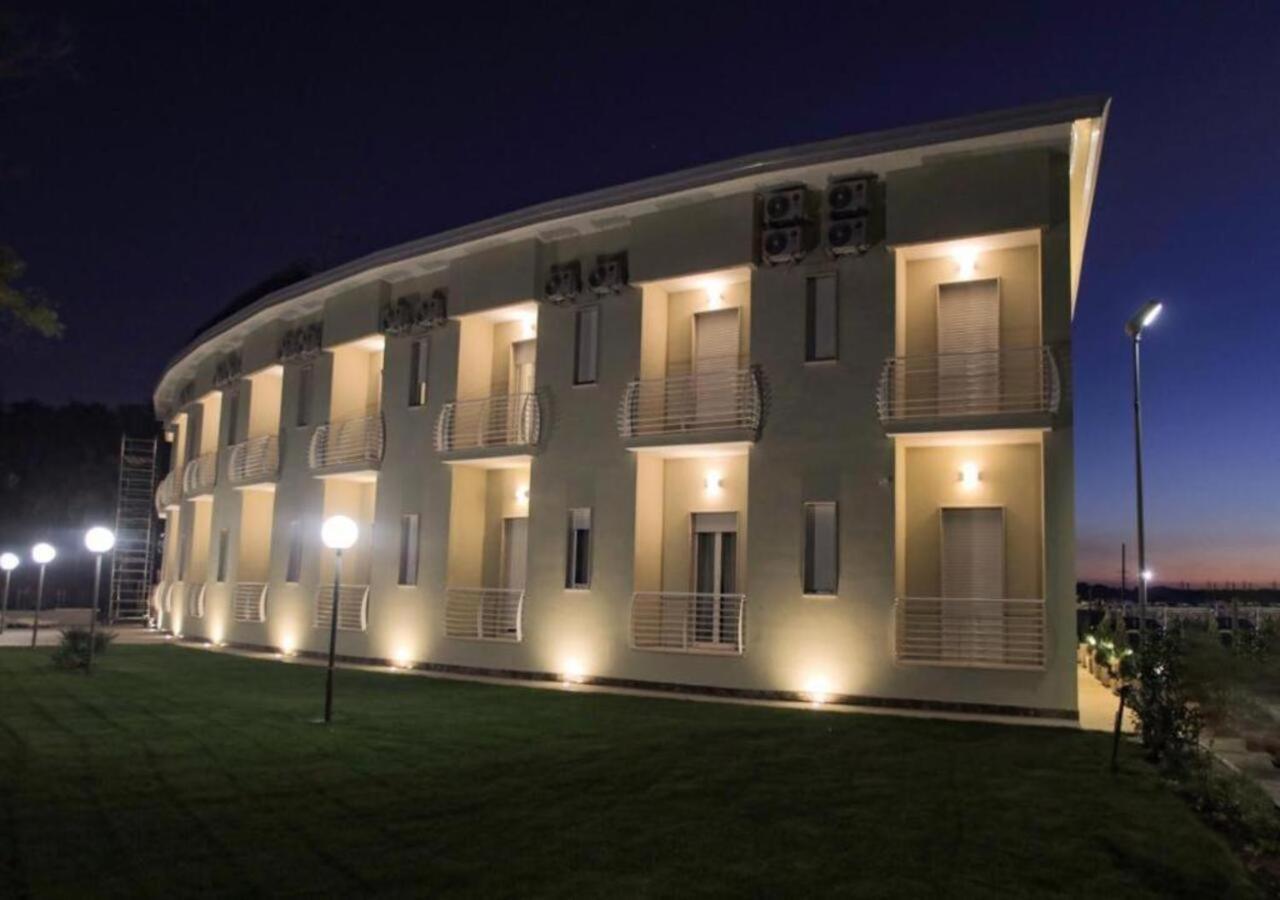 Hotel Holiday فوجيا المظهر الخارجي الصورة