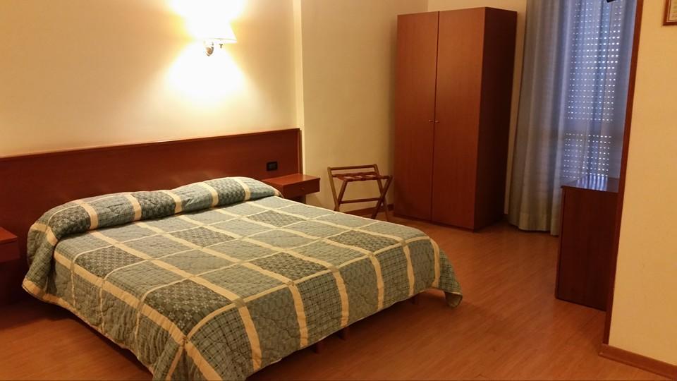 Hotel Holiday فوجيا المظهر الخارجي الصورة